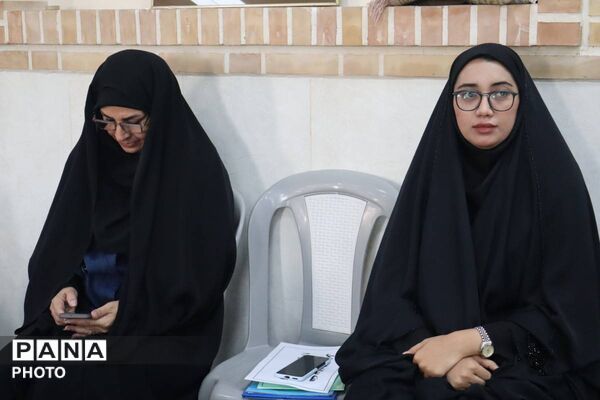 نشست پیشگیری از آسیب‌های اجتماعی در دبیرستان فرهنگ قرچک