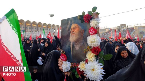 مصلی امام خمینی(ره) تهران میزبان آیین باشکوه وداع با پیکر مطهر رهبر شهید
