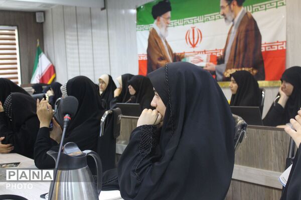 برگزاری دوره آموزشی «یاوران ولایت» دانش‌آموزی در تبادکان