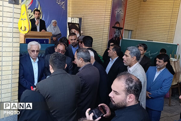 آیین زنگ سپاس معلم در هنرستان نور هل اتی حصار گرمخان
