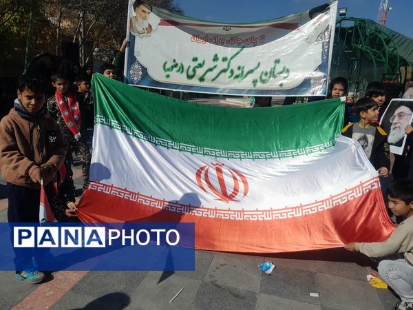 حضور دانش آموزان و آحاد مردم شریف منطقه رضویه در راهپیمایی 13آبان