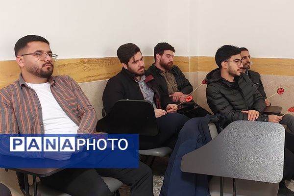  کارگاه تبیین و واکاوی ضروریات سفر یادگیری در دبیرستان‌ نمونه‌دولتی ولایت بهارستان‌دو