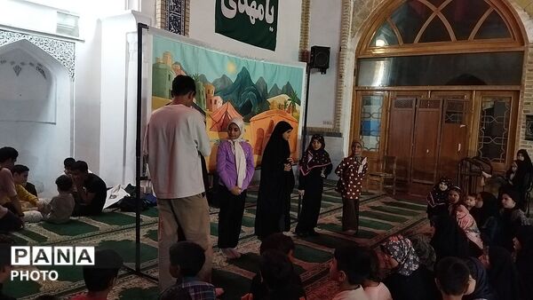 غرفه دهه نودی های مسجد جامع در شب صد و چهل و چهارم 