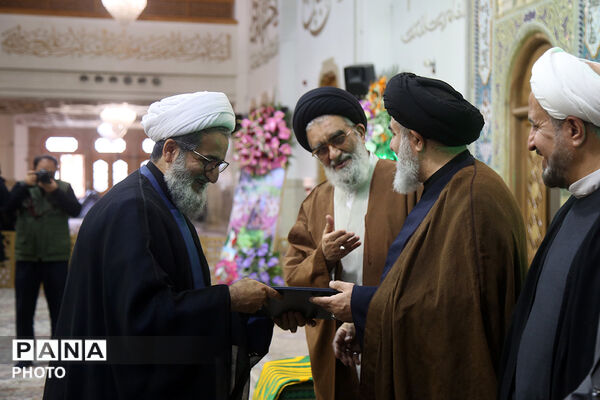 آیین خطبه خوانی خادمان حرم حضرت معصومه(س) در روز دختر