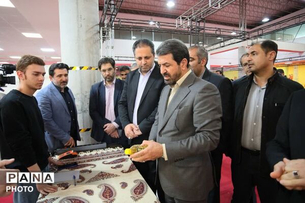 افتتاح نمایشگاه کالاهای اساسی استان در همدان
