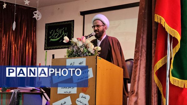 آیین گرامیداشت روز دانش‌آموز با حضور مسئولان منطقه ۱۳ در دبیرستان طلیعه شاهد