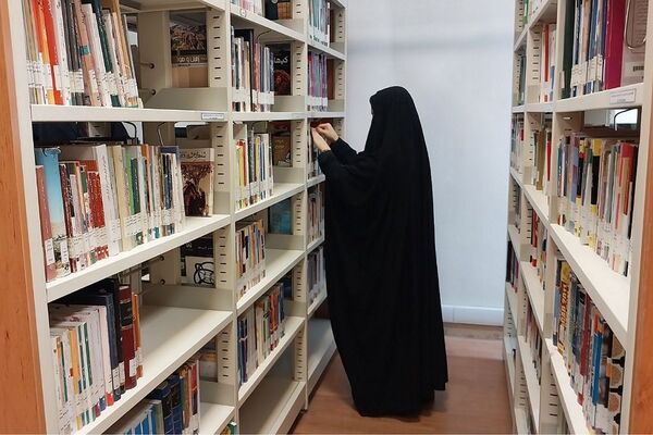 بازدید دانش‌آموزان از کتابخانه فرهنگسرای قلم در بهارستان‌دو