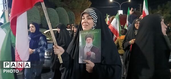 تجمع دیگر مردم ساوجبلاغ در بیعت با رهبر انقلاب 