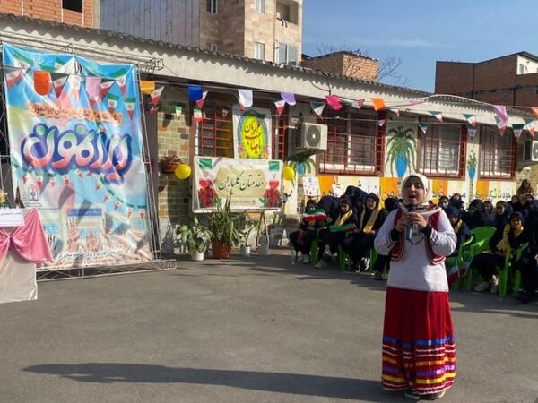 جشن باشکوه انقلاب و ایرانمون
