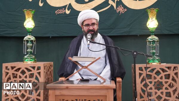ویژه برنامه قرآنی یادبود و بزرگداشت امام و رهبر شهید سید علی حسینی خامنه‌ای