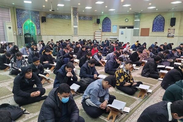 برگزاری محفل انس با قرآن به مناسبت ماه مبارک رمضان در مدارس ناحیه دو شهرری 