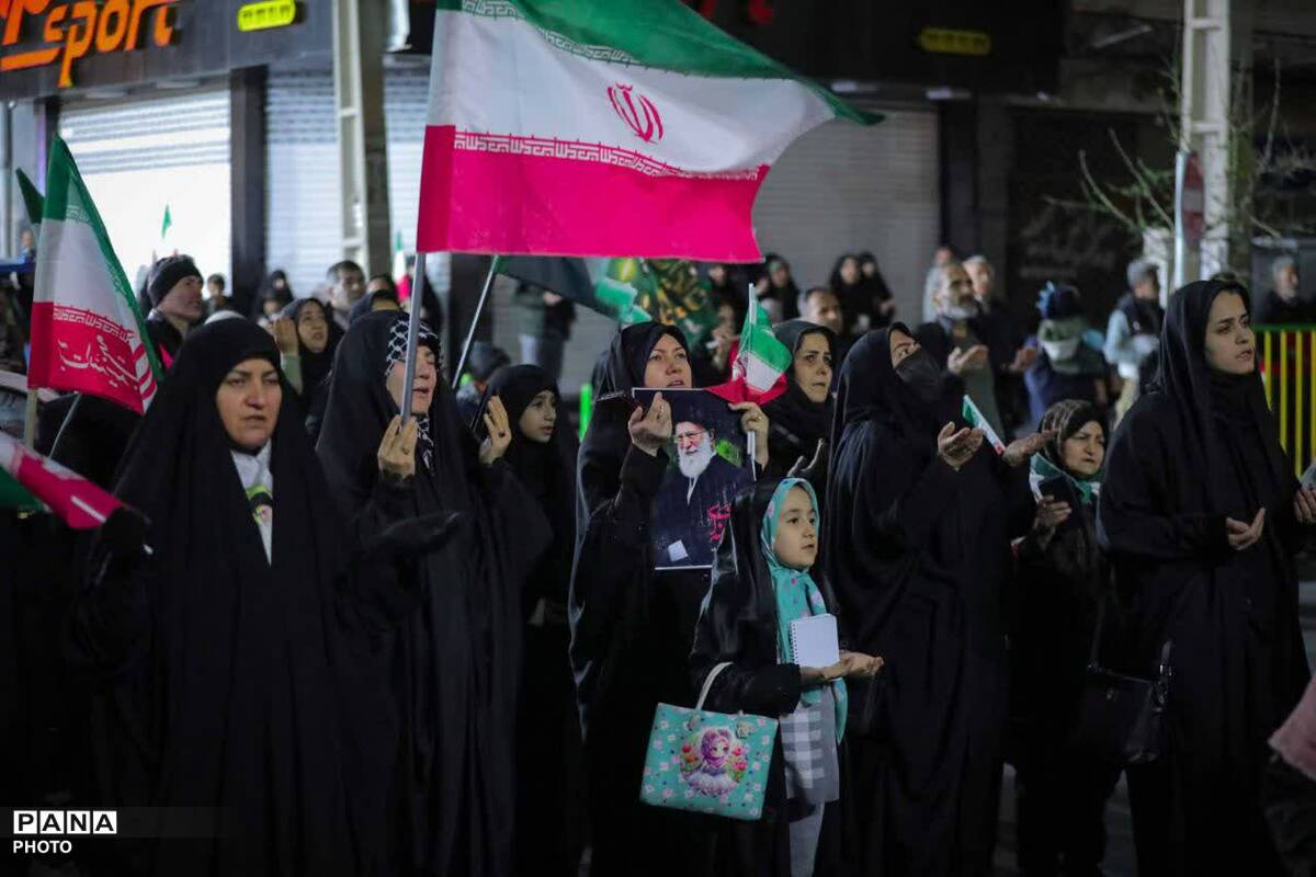  بیعت با رهبر انقلاب اسلامی در ساوجبلاغ 