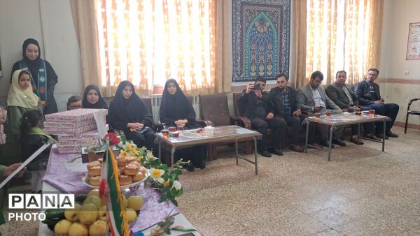 آیین سپاس معلم در مدرسه تمام تشکیلاتی سمیه منطقه مهربان 