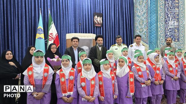 شکوه پاسداشت مقام معلم با حضور دانش‌آموزان و مسئولان آموزش و پرورش شهرستان نظرآباد