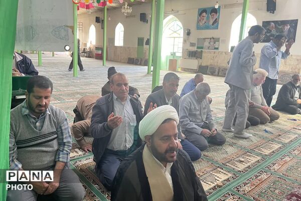 تصویر بندگی دانش‌آموزان در ماه خدا
