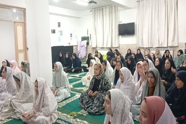 جلسه هفتگی توسل به آقا امام زمان (عج) در خوابگاه دخترانه شهید مجید دهنوی 