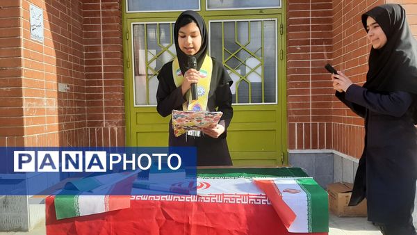 گرامیداشت ۱۲ بهمن در دبیرستان نماز و نیایش