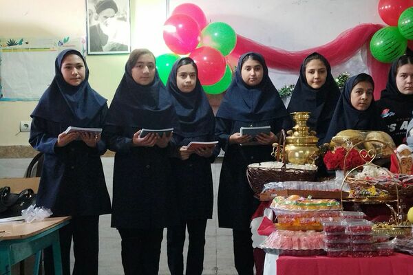 برگزاری مراسم جشن یلدا در مدرسه مهرآیین و مدرسه مریم بهارستان۲