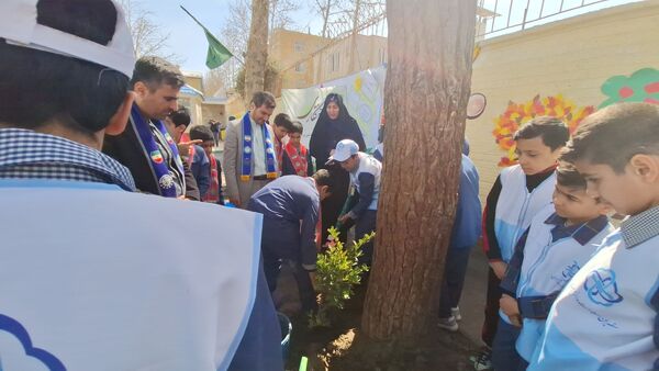 مراسم روز درختکاری در دبستان استاد شهریار 