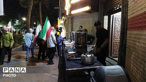 چایخانه حوزه علمیه گلشن در هشتاد و نهمین شب از اجتماعات مردمی 