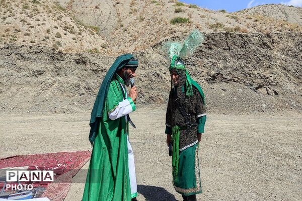 تعزیه خوانی در روز اربعین حسینی در جوار گلزار شهدای شهر بار نیشابور 