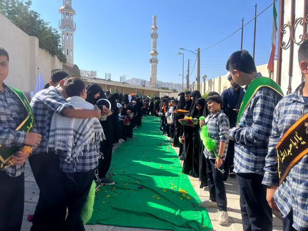 استقبال پرشور دانش‌آموزان جم از شهید گمنام در آستانه شهادت حضرت زهرا(س)