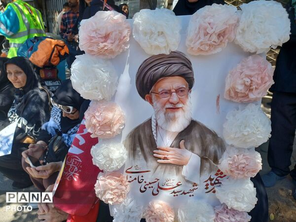 حال و هوای مشهد ساعاتی پیش از تشییع پیکر رهبر شهید انقلاب