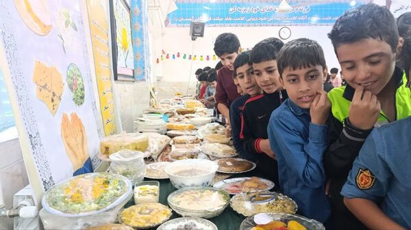 روزی خوشمزه در آموزشگاه‌های شهرستان میبد 