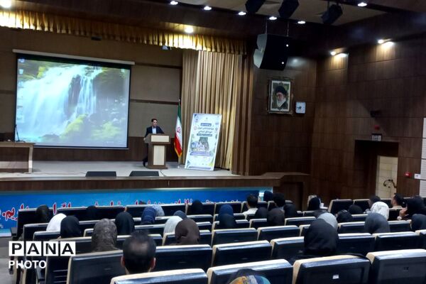نمایشگاه نقاشی دانش آموزان شهرستان قدس  با موضوع مبارزه با اعتیاد 