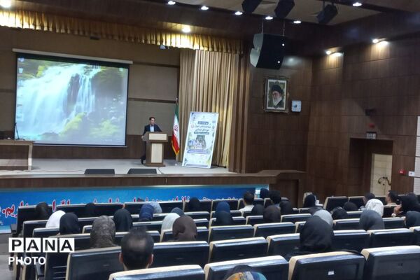 نمایشگاه نقاشی دانش آموزان شهرستان قدس  با موضوع مبارزه با اعتیاد 