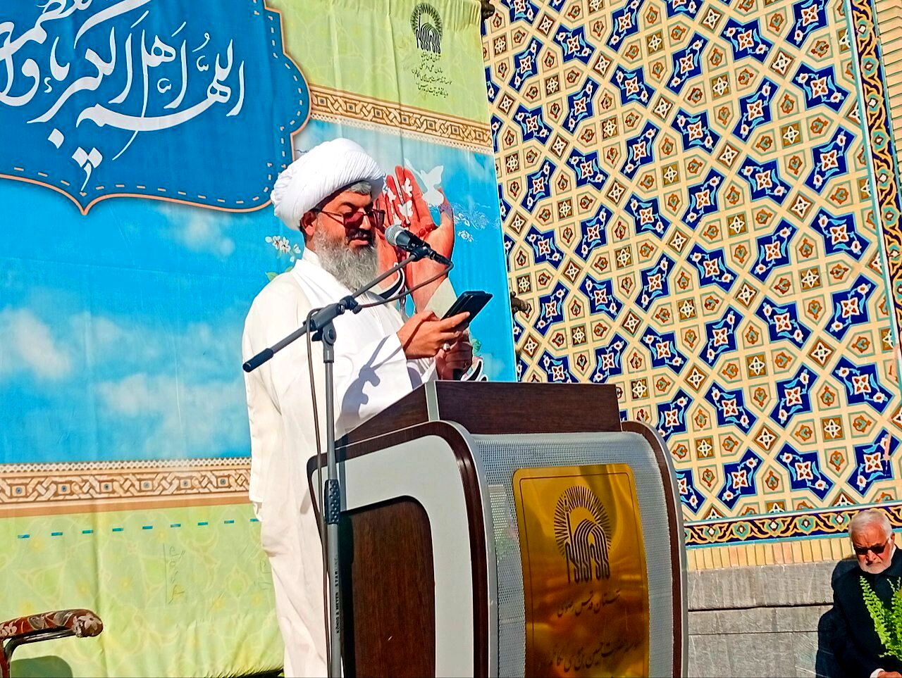 جلسات قرآن آینده شهر را در مقابل عوامل بیگانه و مخرب حفظ می‌کند
