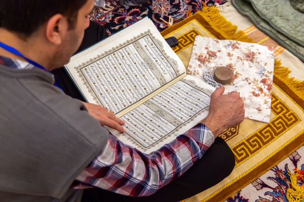 آیین معنوی اعتکاف در حرم مطهر رضوی- ۱