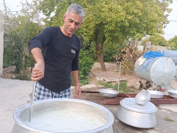 پخت و توزیع نذری در روز تاسوعای حسینی روستای حسن آباد داراب استان فارس