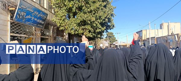 حضور پرشور و حماسه‌آفرین دانش‌آموزان نسر در راهپیمایی یوم‌الله ۱۳ آبان