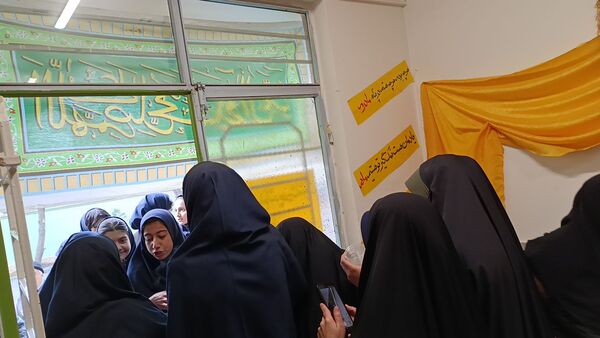 مراسم ولادت حضرت فاطمه‌ و‌ برپایی‌چایخانه‌در‌ دبیرستان وکیلی3 ( یغمای نیشابوری)