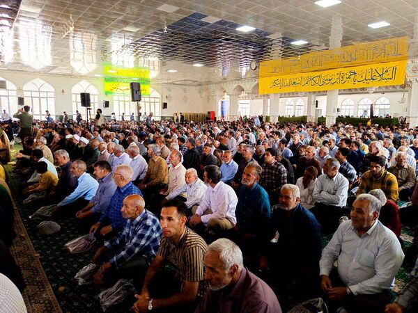 نماز جمعه ای هزاران نفری با حضور حماسی مردم کاشمر