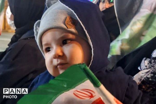 مردم فیروزکوه در میدان معلم؛ ایستادگی‌ای پررنگ‌تر از همیشه
