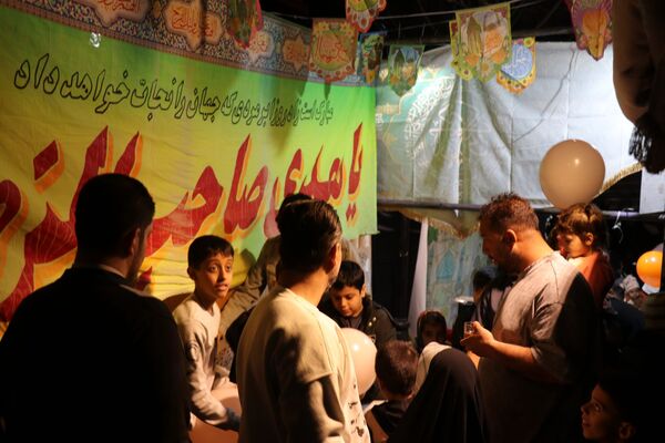خیابان امام رضا(ع)  مشهد مملو از جمعیت در جشن باشکوه شب نیمه شعبان