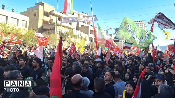 بدرقه ابدی در پناه خورشید؛ وداع اشک‌بار مشهدی‌ها با پیکر رهبر شهید