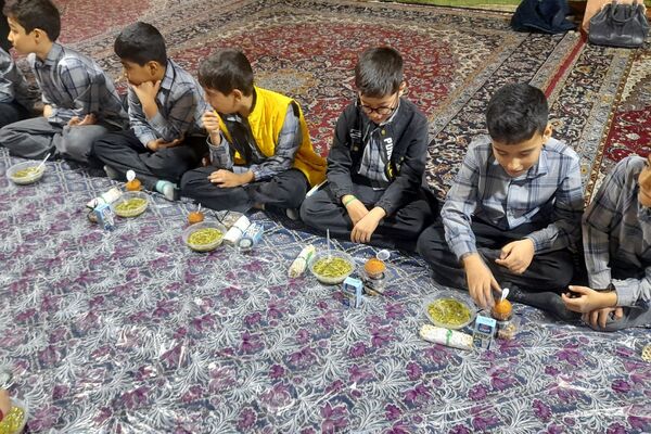  مراسم عزاداری ایام فاطمیه و یادواره شهدا در دبستان پسرانه آیت‌الله خامنه‌ای