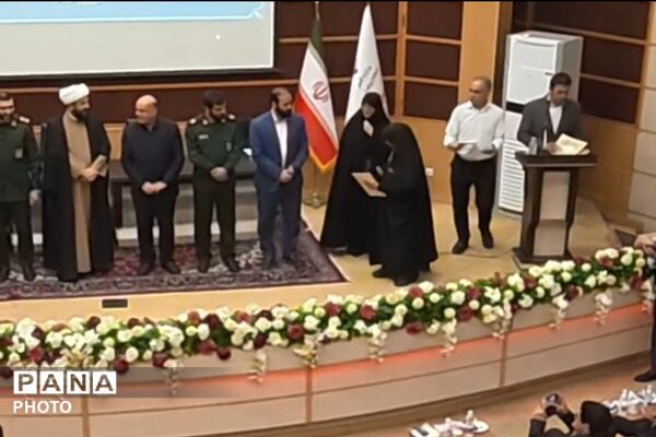 تقدیر از کارمندان نمونه اداره آموزش و پرورش چهاردانگه