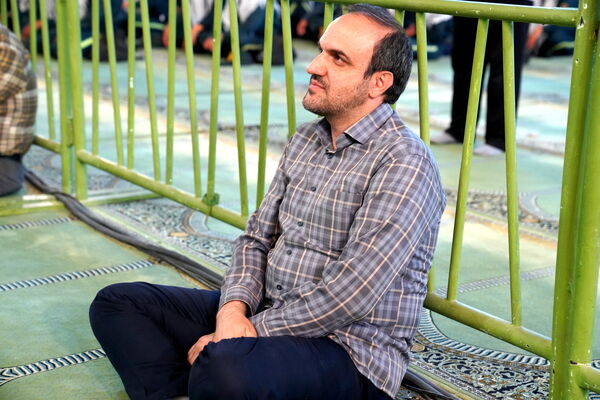حضور پرشور دانش‌آموزان عضو سازمان دانش‌آموزی در نمازجمعه اصفهان