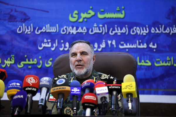 نشست خبری فرمانده نزاجا به مناسبت روز ارتش
