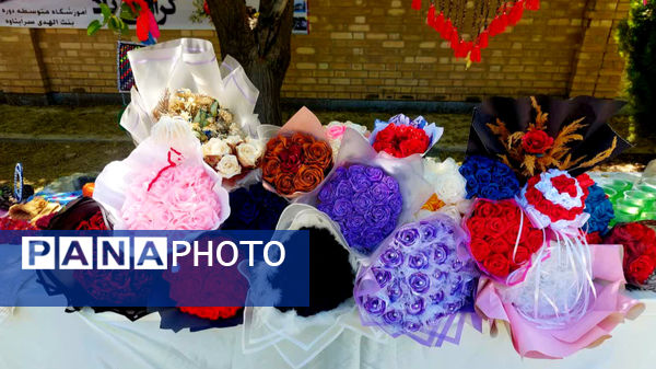 بازارچه دانش‌آموزی در مدرسه بنت‌الهدی یاسوج به‌مناسبت هفته مشاغل