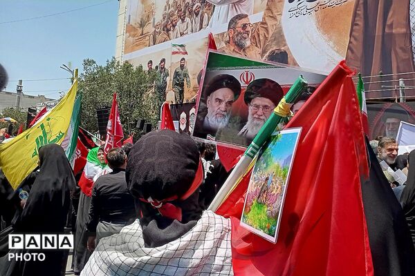 خروش نوجوانان در بدرقه رهبر شهید