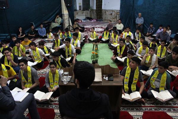 مراسم معنوی اعتکاف دانش‌آموزان پسر یزدی در فهرج