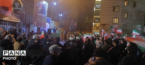 تجمع مردم منطقه ۱۰ در میدان بریانک