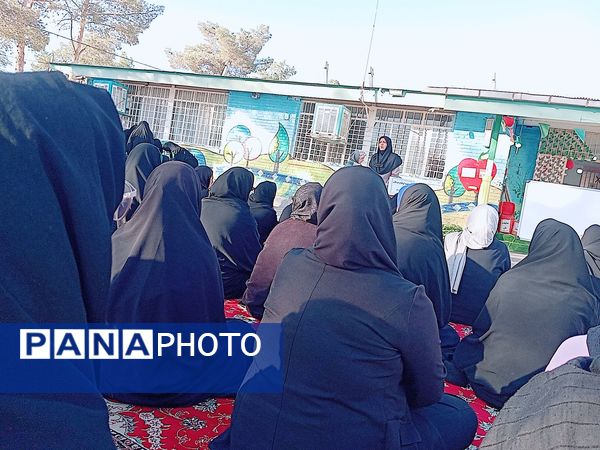 اولین جلسه انجمن اولیا در دبستان توحید 