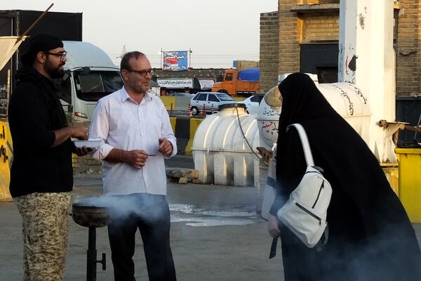از نگاه معصوم کودک تا اشک پیرمرد؛ روایت عاشقی در موکب «عشاق‌الحسین»