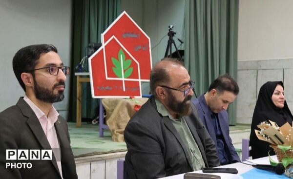 نشست انجمن شاعران نوجوان در مرکز شماره سه شهرکرد